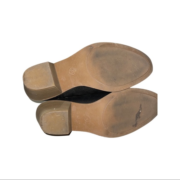 Universal Thread Heeled Booties - Picture 5 of 5